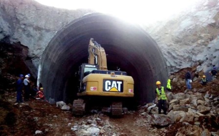 Rruga e Arberit, nis puna per ndertimin e tunelit te Qafe-Buallit 